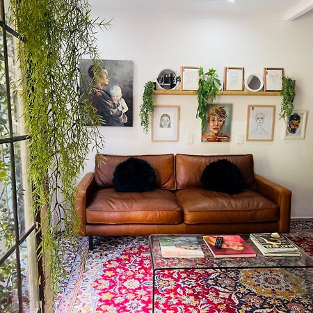 Art-Inspired Bedroom Close To Cbd Моссел-Бей Экстерьер фото