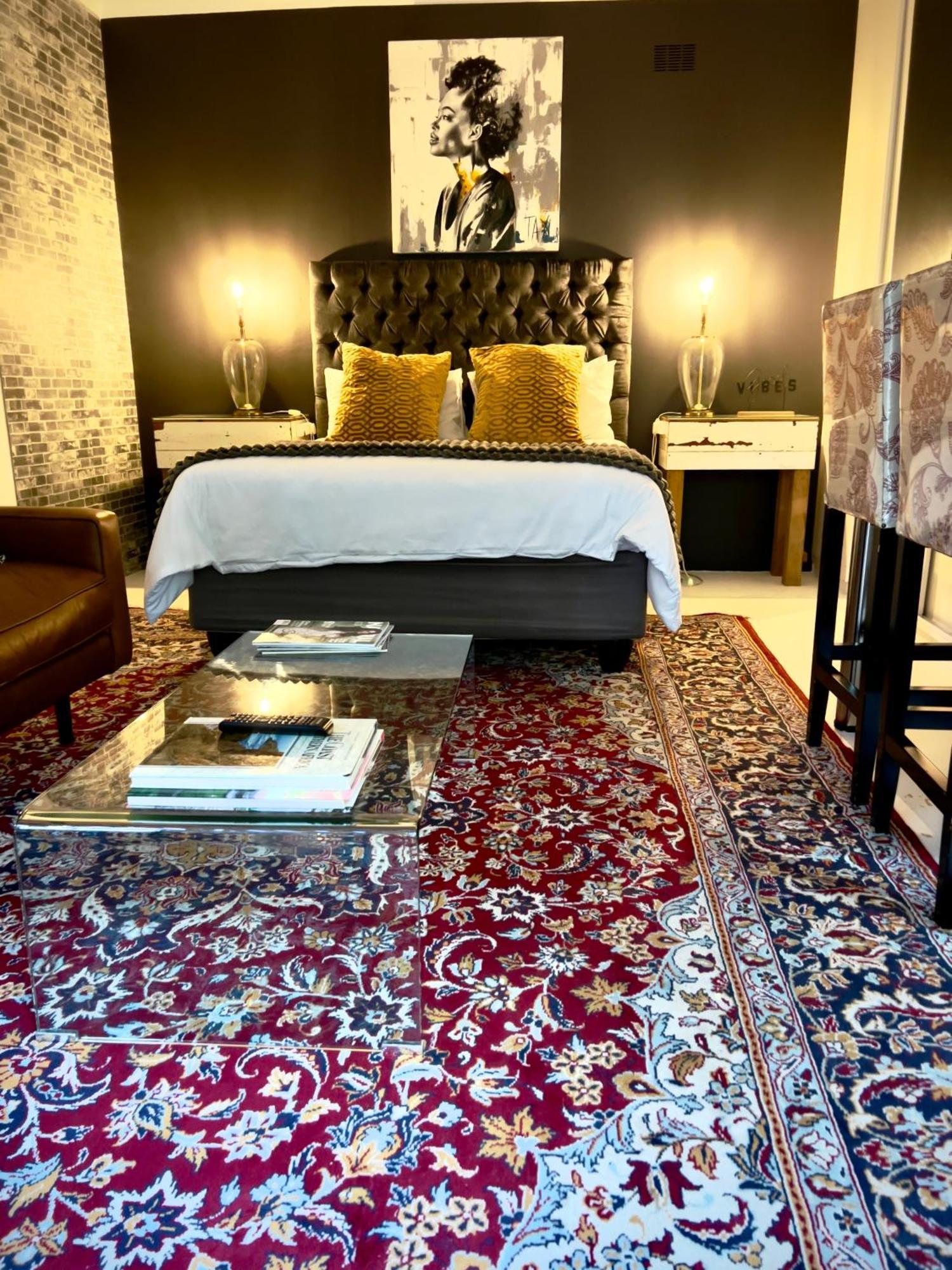 Art-Inspired Bedroom Close To Cbd Моссел-Бей Экстерьер фото