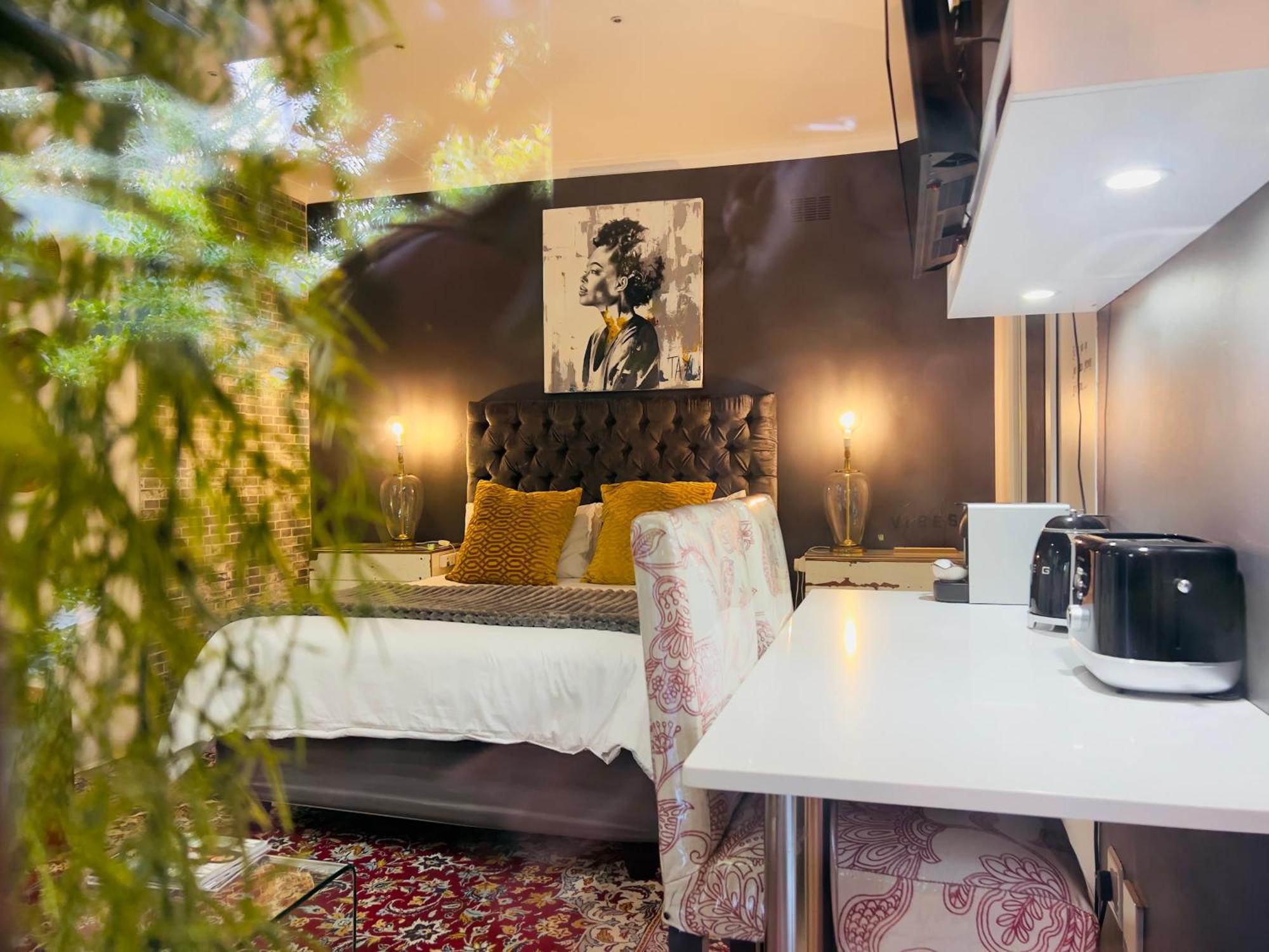 Art-Inspired Bedroom Close To Cbd Моссел-Бей Экстерьер фото